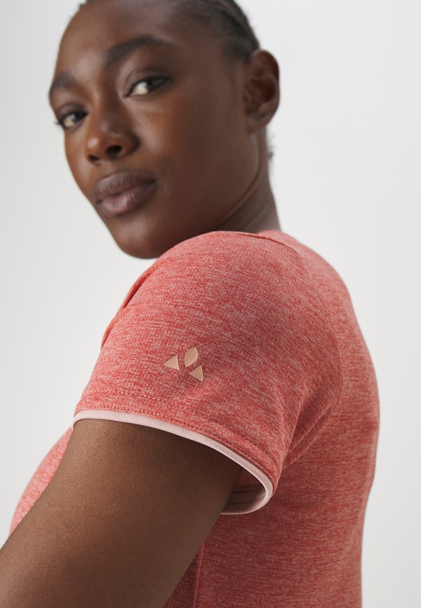 WOMENS ESSENTIAL - Basic T-shirt - brick3