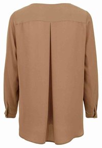Blusa marrone a maniche lunghe realizzata in tessuto liscio, con una piega sul retro e polsini con bottoni, caratterizzata da un collo arrotondato.