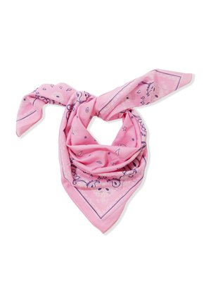 Bandana rose avec motifs paisley blancs et foncés, plié et noué lâchement au centre.