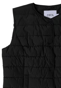 Veste sans manches matelassée noire avec col rond et boutons-pression à l'avant, montrant une étiquette blanche avec le texte "CECIL" à l'intérieur du col.