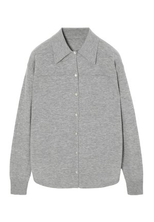 Graues Langarmhemd mit großem Kragen und sieben Knöpfen, das eine weiche Stricktextur und einen leicht geschwungenen Saum aufweist.