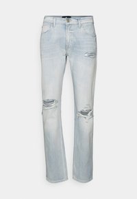 Vaqueros de mezclilla azul claro desgastados con detalles rasgados en las rodillas, diseño de pierna recta y estilo tradicional de cinco bolsillos.