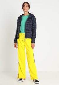 ONLY ONLTAHOE HOOD JACKET - Casaco leve - night sky
