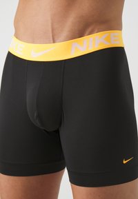 Nike Underwear ESSENTIAL 3 PACK - Úzke boxerky - black/laser orange/dusty cactus/blue
