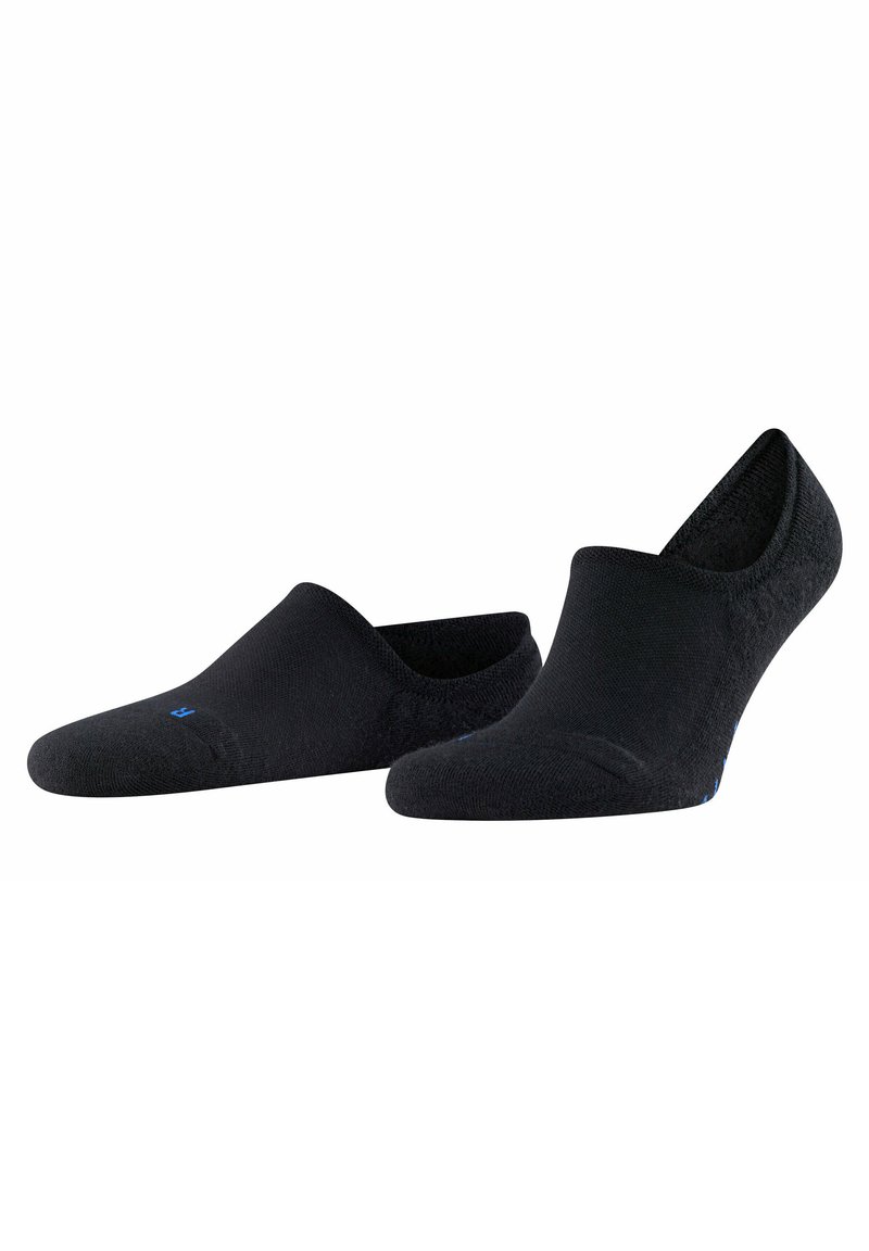 Schwarze Knöchelsocken aus einem weichen Stretchmaterial. Sie verfügen über ein niedriges Design mit verstärkter Zehen- und Fersenpartie sowie blauen Nähten.
