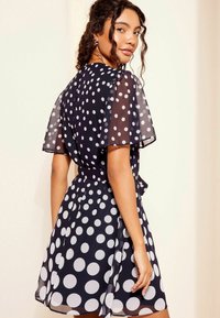 Friends Like These FLUTTER SLEEVE WITH SELF TIE BELT   - REGULAR FIT - Denní šaty - navy blue