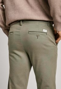 Thumbnail Image 5
