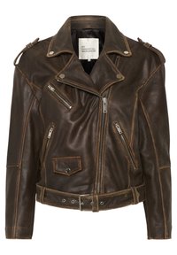 Braune Leder-Motorradjacke mit mehreren Reißverschlüssen, einem Gürtel in der Taille und gepolsterten Schultern. Sie zeichnet sich durch kontrastierende Nähte und eine strukturierte Oberfläche aus.