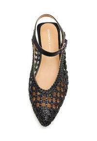 Scarpa slingback in pelle intrecciata nera con punta affusolata, design aperto e una piccola cinghia alla caviglia. Interno liscio di colore beige.