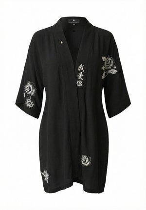 Vestaglia nera in stile kimono con ricami floreali bianchi sulle maniche e sull'orlo, con caratteri cinesi stampati sulla parte anteriore.