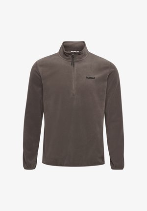 Bruine fleece trui met lange mouwen, met een kwartrits en opstaande kraag, voorzien van een klein "hummel" logo op de linkerborst.