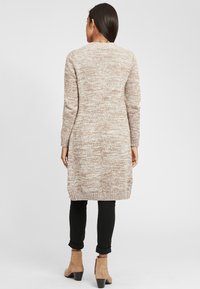 Oxmo OXPHILETTA - Strickjacke - dune