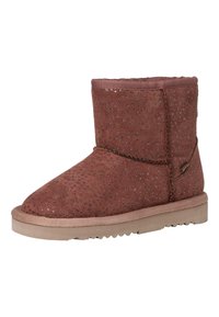 Bottines marron avec une surface texturée, dotées d'accents de clous métalliques. Bout arrondi, doublure douce et semelle en caoutchouc avec une légère traction.