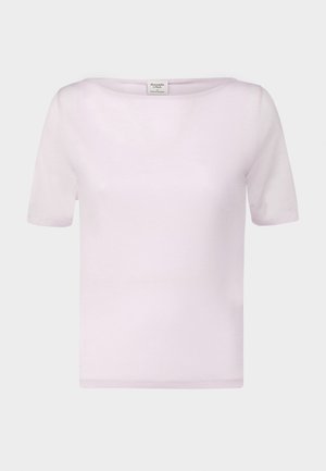 Világos rózsaszín, rövid ujjú póló, puha anyagból készült. Hajónyakú kialakítással és laza illeszkedéssel rendelkezik, szépen befejezett szélekkel.