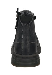 Schwarze Lederstiefelette mit sichtbaren Nähten, gepolstertem Schaft, Reißverschluss an der Seite und dicker Gummisohle, von hinten betrachtet.