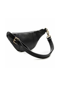 Borsa in pelle nera con forma curvata, superficie testurizzata e tracolla removibile con dettagli in metallo dorato.