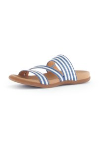 Blauwe en witte gestreepte slipper met een gevoerde voetbed en een flexibele bruine zool. Heeft twee brede horizontale banden.