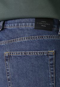 ONLY Carmakoma CARLOPE LIFE WIDE - Calças de ganga bootcut - medium blue denim