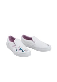 Bílé slip-on boty s textilním svrškem. Vyznačují se výšivkami motýlů v modré a růžové barvě. Růžová podšívka a bílá gumová podrážka.