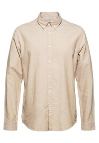 Chemise beige à manches longues boutonnée avec un col boutonné et des boutons blancs, vue de face sur fond blanc.
