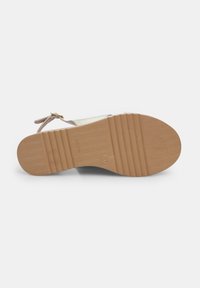 Bata Platvormsandaalid - oro