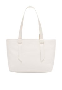 Sac tote en cuir blanc avec deux poignées plates, une surface texturée, et des sangles verticales épurées sur les côtés, arborant un logo de marque subtil.