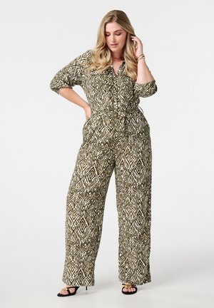 Geprinte jumpsuit in beige en donkergroen; heeft een wikkelontwerp, brede benen en een ceintuur in de taille. Zachte, gestructureerde stof en driekwart mouwen.