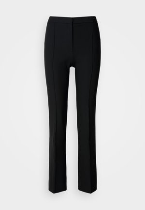 Pantaloni neri con una vestibilità sartoriale, caratterizzati da una texture liscia, un design a gamba dritta e una sottile dettagliatura delle cuciture frontali.