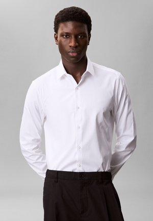 Calvin Klein SLIM - Επίσημο πουκάμισο - white