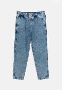 Pantaloni jogger in denim di un blu chiaro con vita elasticizzata, dettaglio con coulisse e tasche laterali. Tessuto liscio e design a gamba affusolata.