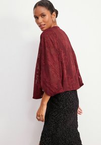 Next SHEER EMBROIDERED KIMONO - Skraistė  - berry red