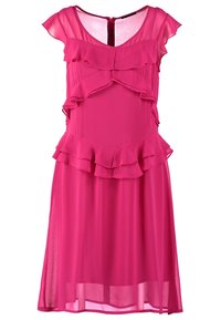 Vestido rosa hecho de una tela ligera que presenta detalles con volantes, un escote redondo y mangas cortas, con cierre de cremallera en la espalda.