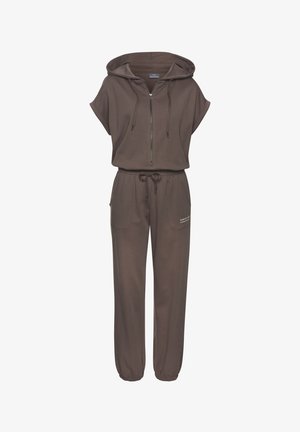 Brauner Overall mit einem Reißverschluss an der Vorderseite, kurzen Ärmeln und Kapuze. Mit einem Taillenbindeband und zwei Fronttaschen. Weicher Stoff.