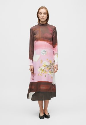 LONG SLEEVE MIDI DRESS - Robe longue - five resolutions