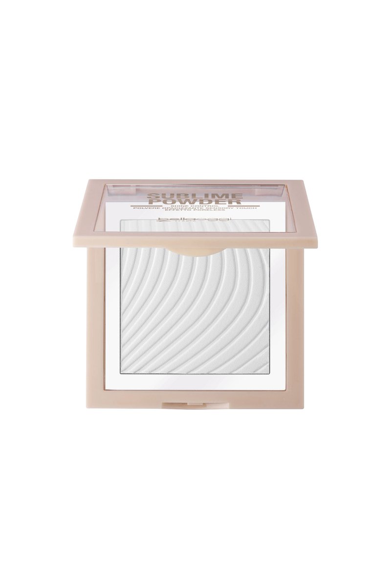 Cipria compatta con polvere bianca texturizzata caratterizzata da motivi ondulati, racchiusa in un coperchio trasparente e base in plastica color beige chiaro.