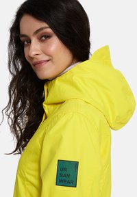 Huppa JANELLE - Lengva striukė - yellow