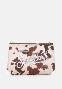 Sacchetto di tessuto testurizzato con una stampa maculata beige, bianca e marrone. Presenta la scritta "Sognando Saint Barth" e "Paradiso Invernale" in lettere bianche.