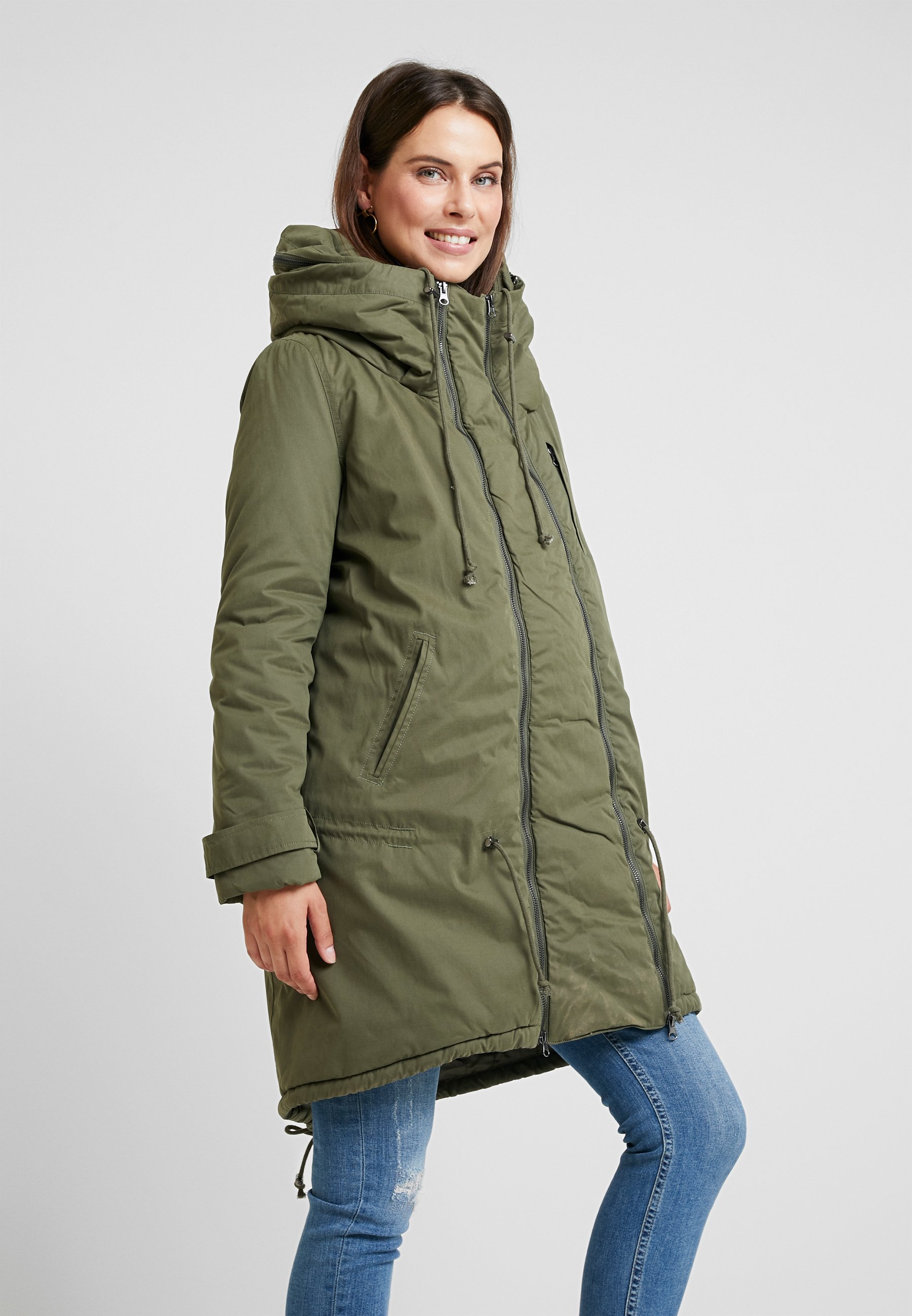 MAMALICIOUS TIKKA CARRY ME PADDED JACKET Vinterkåpe Kjøp Mamalicious Tikka Jakke, Olive Night | Jollyroom