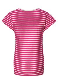Camiseta de rayas rosa y blanca con mangas cortas y escote redondeado. Fabricada en una tela suave, presenta un corte casual y sin adornos visibles.