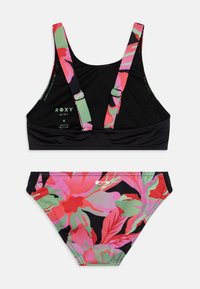 Melnas un ziedu raksta bikini komplekts ar sporta krūšturi, kuru var pielāgot, un atbilstošām apakšdaļām spožos rozā, zaļos un melnos toņos.