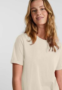 Pieces PCRIA FOLD UP SOLID TEE - T-shirt basic - birch