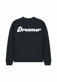 Sweat-shirt noir à encolure ronde et manches longues. Présente le mot « Dreamer » en texte blanc en relief au dos. Tissu doux, poignets côtelés.