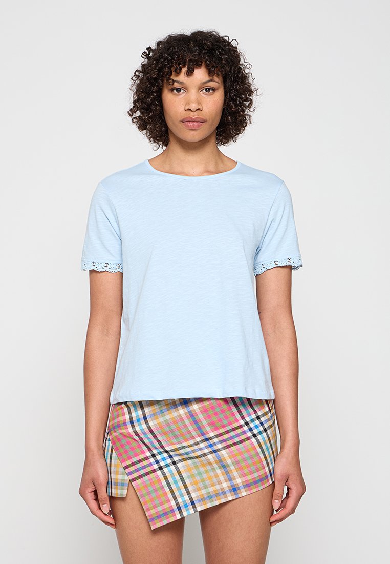 JDY T-shirt basic lichtblauw