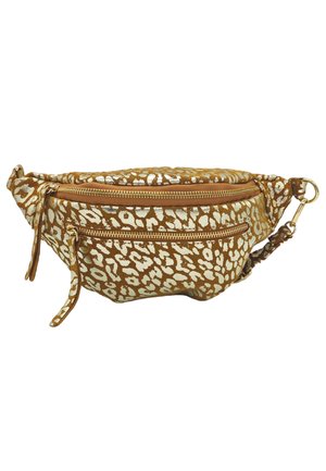 Fanny pack à motif léopard en or et blanc avec deux poches zippées, fabriqué en tissu texturé, avec une bandoulière amovible et des finitions en or.