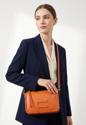 Custo Barcelona, CUSTO BARCELONA CROSSBODY BAG - Sac bandoulière - orange