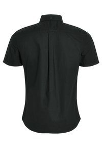 Chemise noire à manches courtes avec un col classique, fermeture à boutons et un pli dans le dos. Fabriquée en tissu lisse avec une texture unie.