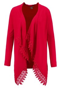 Červený kardigan vyrobený z měkké tkaniny, s otevřeným předním dílem, dlouhými rukávy a jemnými krajkovými detaily podél lemu.