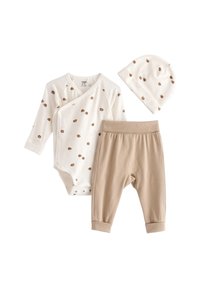 Body blanc à manches longues avec un motif à pois marron, pantalon beige à taille élastique et chapeau assorti, le tout en tissu doux.