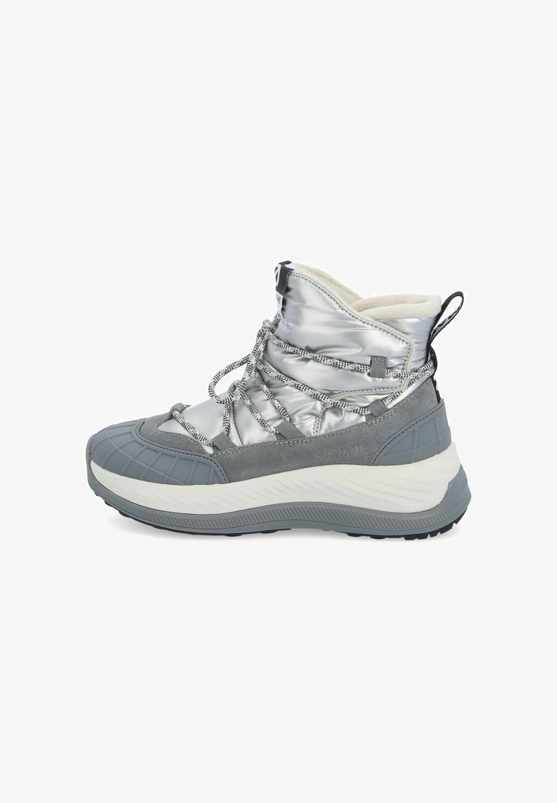 Graue wasserdichte Stiefelette mit glänzendem silberfarbenem Obermaterial, strukturiertem grauem Zehenbereich, kontrastierenden Schnürsenkeln und einer gepolsterten weißen Außensohle.