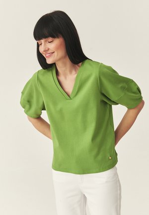 TATUUM, ARTICLE TAG: BLOUSES/SHIRTS | ARTICLE NAME: BEESA 1 - Lihtne T-särk - khaki